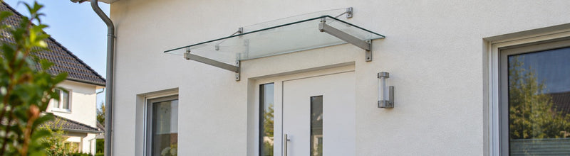 Vordach aus Edelstahl oder Aluminium: Welches Gestell passt zu Ihrer Haustür?