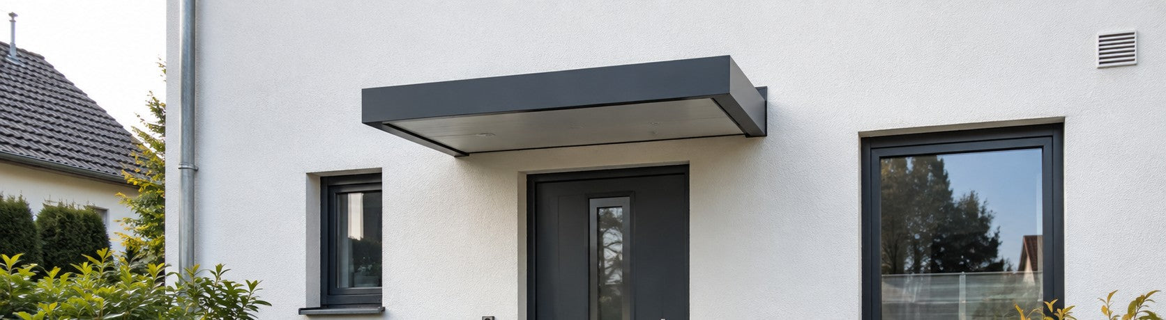 Vordach München: Rechteckvordach mit LED, Bewegungsmelder oder Seitenteil – Ausführungen, Preise und Montage